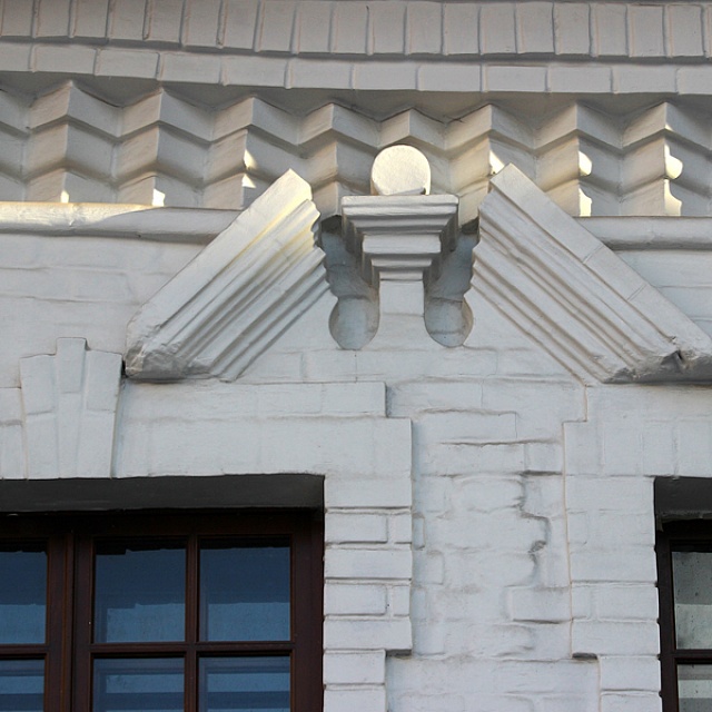 Фрагмент главного фасада, 2012 г..jpg